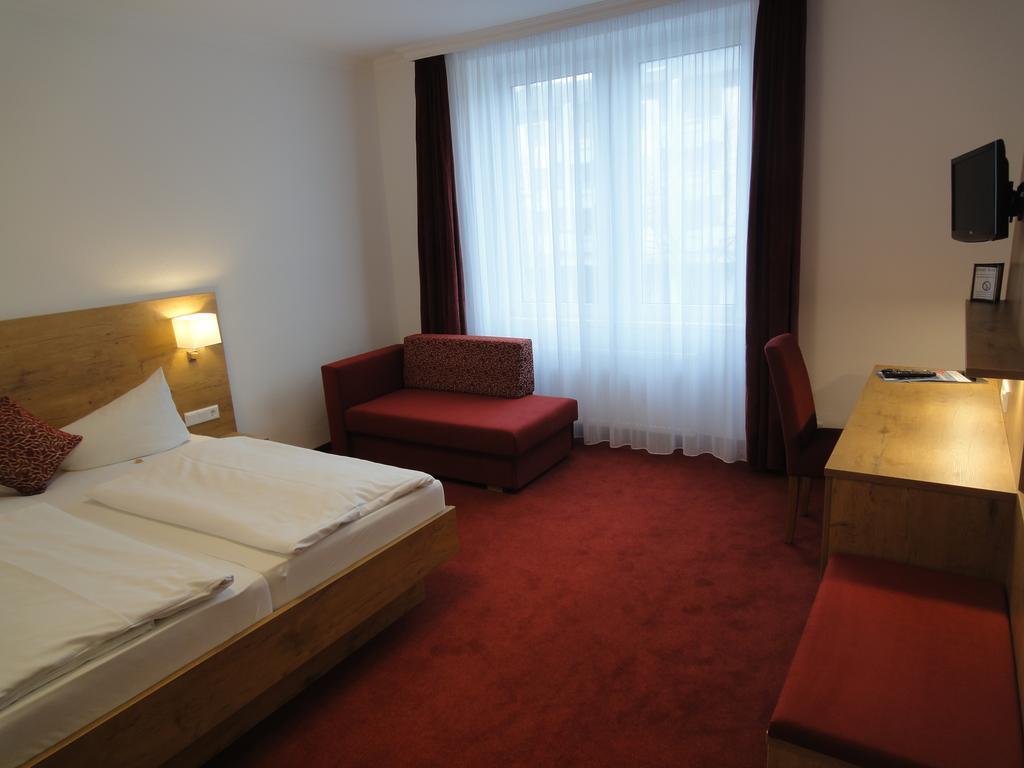 Hotel Krone Rielasingen-Worblingen ภายนอก รูปภาพ