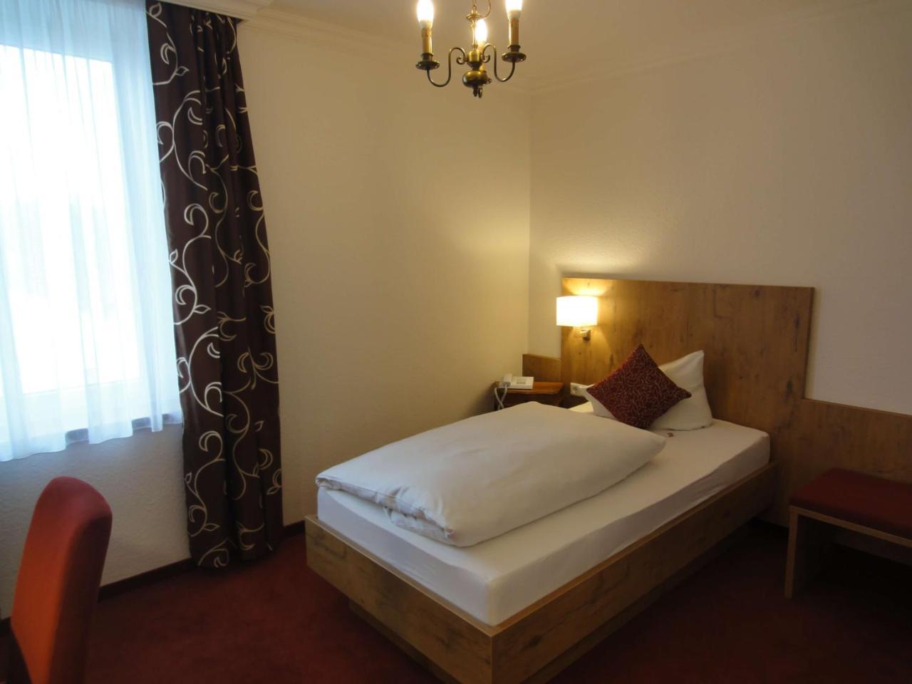 Hotel Krone Rielasingen-Worblingen ภายนอก รูปภาพ